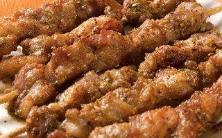 哪里的羊肉串好吃（哪里的羊肉串好吃又便宜）