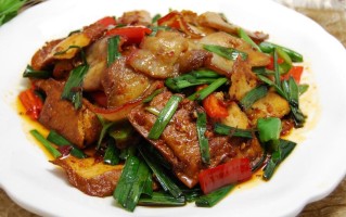 回锅肉是哪里的菜（回锅肉是哪里的菜系）