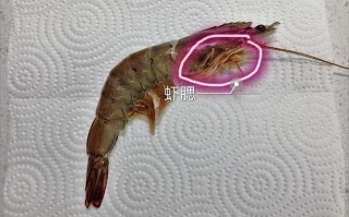 基围虾虾线怎么去除最简单方法,基围虾的虾线在背面还是腹部