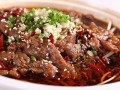 水煮牛肉是哪里的菜（水煮牛肉为什么是辣的）
