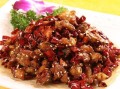 辣子鸡丁是哪里的菜（辣子鸡丁是哪里的菜系）