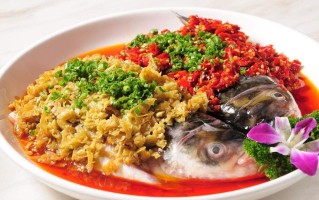 剁椒鱼头哪里菜（剁椒鱼头哪里菜系）