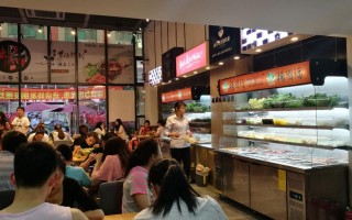 楊國福麻辣烫怎么样（吉阿婆麻辣烫和杨国福哪个好吃）