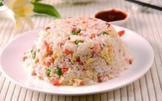 扬州炒饭是哪里的美食（扬州炒饭是哪里的美食）