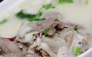 羊肉汤是哪里的小吃（羊肉汤是哪里的小吃啊）