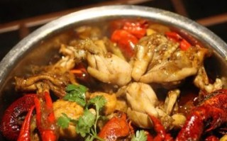 做牛蛙餐饮生意怎么样（今年龙虾店生意好不好）