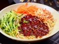 北京炸酱面哪里最好吃（北京炸酱面哪里最好吃最正宗）