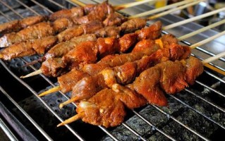 哪里学烤肉（学会哪里学烧烤技术最正宗）
