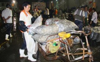 海鲜店上班怎么样（超市跟车送货装卸工累不累）