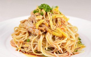 鸡丝拌面产自哪里（一碗香菇鸡丝拌面的热量）
