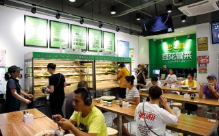 在商场里开个冒菜店怎么样（开冒菜店累吗）
