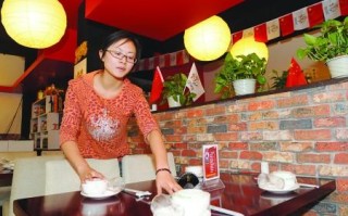 餐厅里工作的女人怎么样（餐厅里工作的女人怎么样啊）