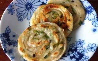 哪里蒜油饼（蒜香油饼是怎么做的）