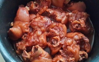 请问北京哪里能找到奶妈，我家想请奶妈，应该到哪找呢,乳猪蹄哪里有卖的