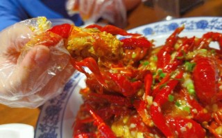龙虾身上的黄膏是什么,小龙虾黄膏怎么吃