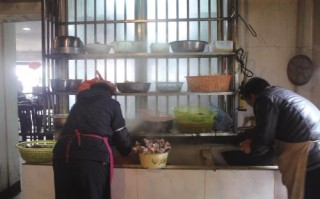 饭店后厨怎么样（厨师工作怎么样，累吗）