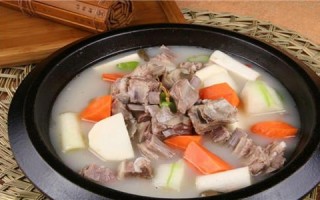 炖羊哪里好吃（炖羊哪里好吃又营养）