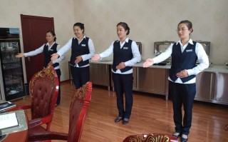 怎样培训餐厅服务员,怎么样培训服务员态度好