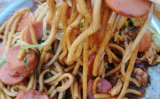 农村大集怎么卖炒面和有特色的面条,炒面是哪个地方的小吃?