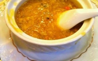 蟹粉鱼翅是哪里菜（梅龙镇酒家有何特色）