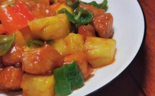 菠萝咕噜肉是哪里的菜（菠萝咕咾肉为什么叫这个名字）