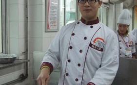学了厨师后，自己开饭店好吗,开餐饮店怎么样才能吸引顾客