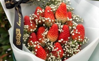 草莓花束包装教程,草莓裹在哪里好吃