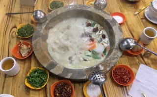 石锅鱼服务员累不累,开石锅鱼怎么样好吃