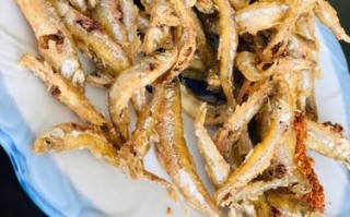 超市里油炸小鱼是怎么做的,哪里有油炸小鱼批发市场啊