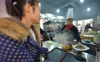 厨师自己创业，开饭店可以吗,现在创业开饭店怎么样呢