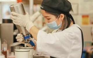 本科毕业做奶茶店员怎么样（做奶茶的人是什么职业）