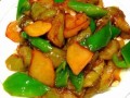 地三鲜是哪里的菜（地三鲜是豆角还是青椒）