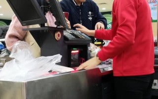 想找份汉堡店收银工作，有谁能告诉我，顾客点餐收银员是打字的，还是打编码,郑州酷比乐汉堡怎么样啊