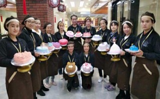 甜甜圈店生意怎么样（女生初中毕业学西点怎么样）
