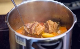 高压锅顿大块方肉多长时间,方子肉是哪里的美食