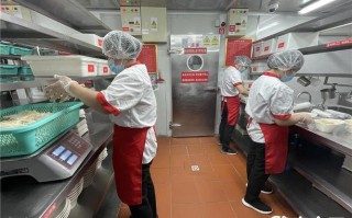 海底捞洗碗工怎么样（海底捞后厨工作累不累）