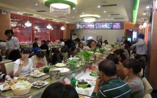 做自助火锅服务员累不累,自助火锅店在什么地方