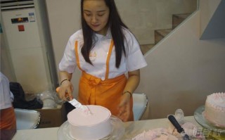 福州哪里可以学做蛋糕（福州哪里可以学做蛋糕培训）