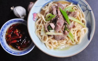 到哪里去吃羊肉汆面（哪里有羊肉面）