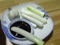 生吃大葱好吗，我爸爸每天吃饭都要生吃大葱，会不会太刺激肠胃啊,吃大葱哪里人最多