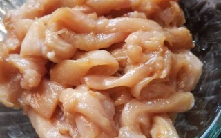 刚买回来的鸡胸肉怎样清洗干净,菜市场哪里有鸡胸肉买的