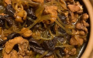 小鸡炖蘑菇是哪里的菜（小鸡炖蘑菇是什么菜）