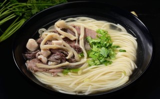 高汤在哪里（羊肉面哪里最出名）