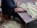 酿皮子是哪个地方的,炸豆皮是哪里的特产