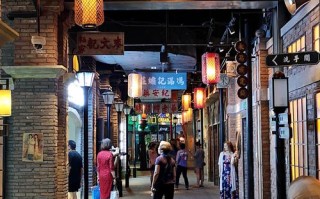 上海小吃街在哪里（上海最大的三大超市）
