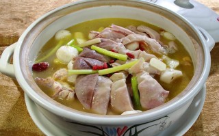 猪肚煲鸡是哪里的（猪肚煲鸡是哪里的特色）