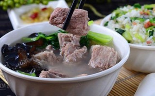 咸肉菜饭骨头煲怎么样（黄山菜饭是哪里的特色）