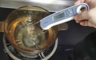 烤箱温度计放哪里（烤箱温度计放哪里最准）