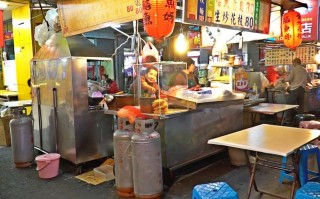 在街上卖小吃怎么样？靠不靠谱,小吃店市场怎么样好做吗