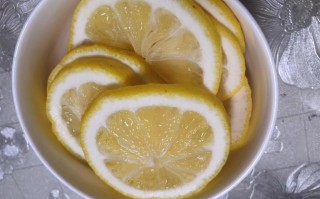 腌渍柠檬放哪里（咸柠檬生腌好还是水煮过腌好）